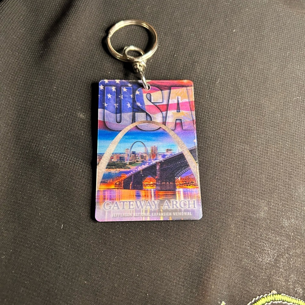 💜 CLEARANCE 2/5 St. Louis Landmark Arch 3D Souvenir keychain. Unbranded